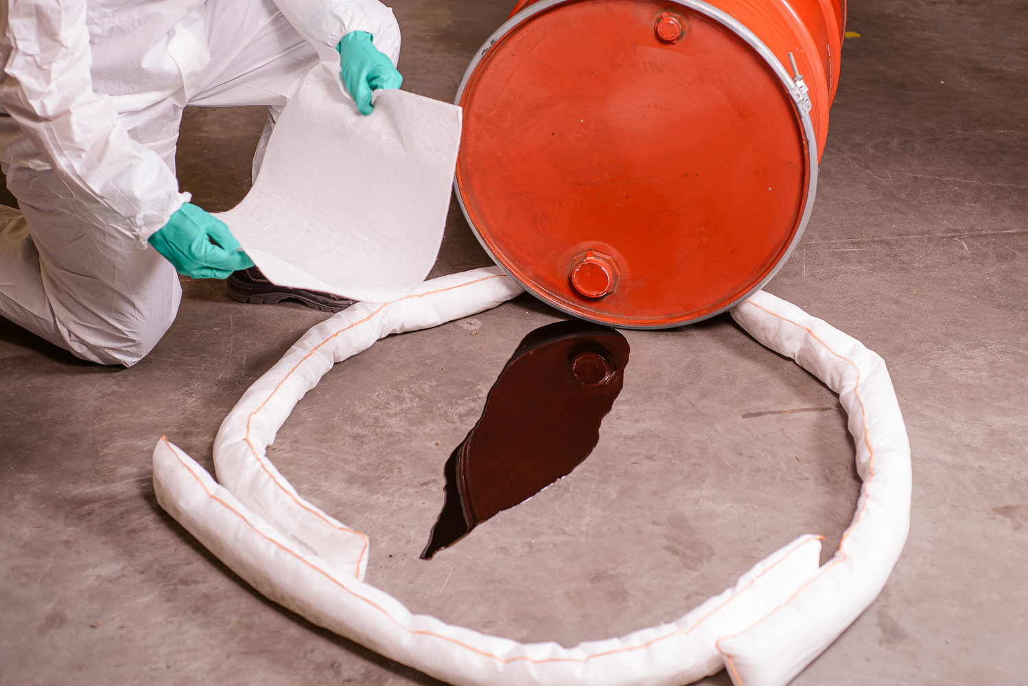 Manta absorvente hidrofóbica para óleo sobre água